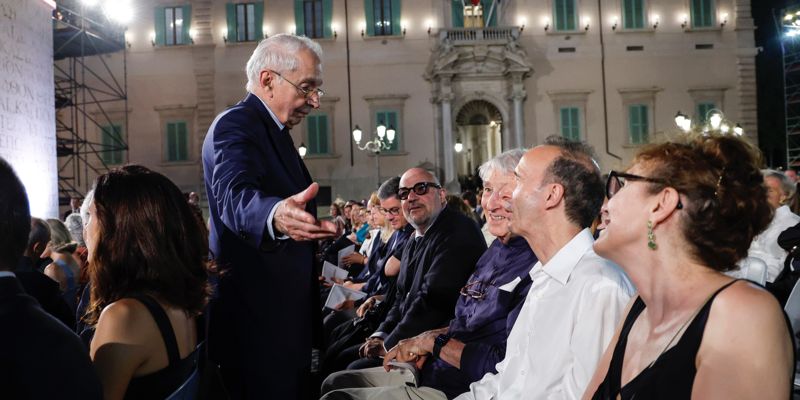 Foto dalla piazza 28
