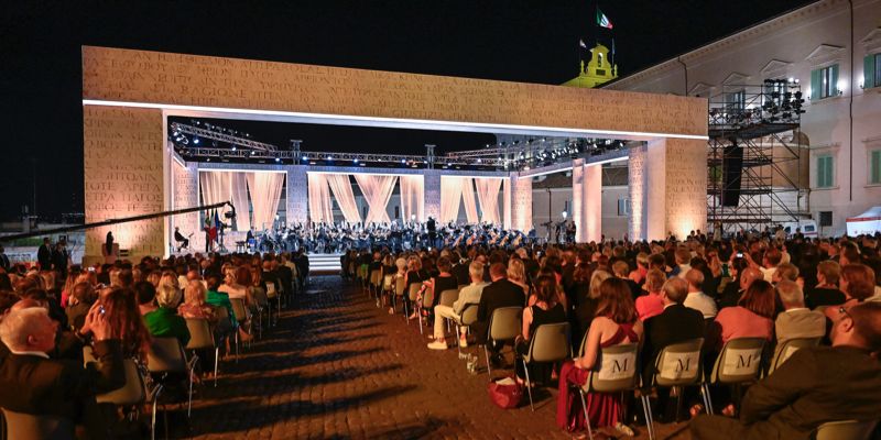 Foto dalla piazza 30